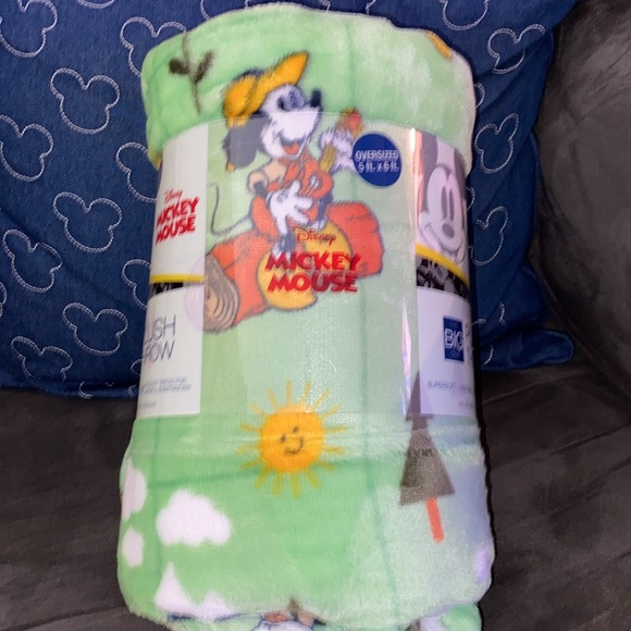 Disney Mickey Mouse plush throw - Picture 3 of 4